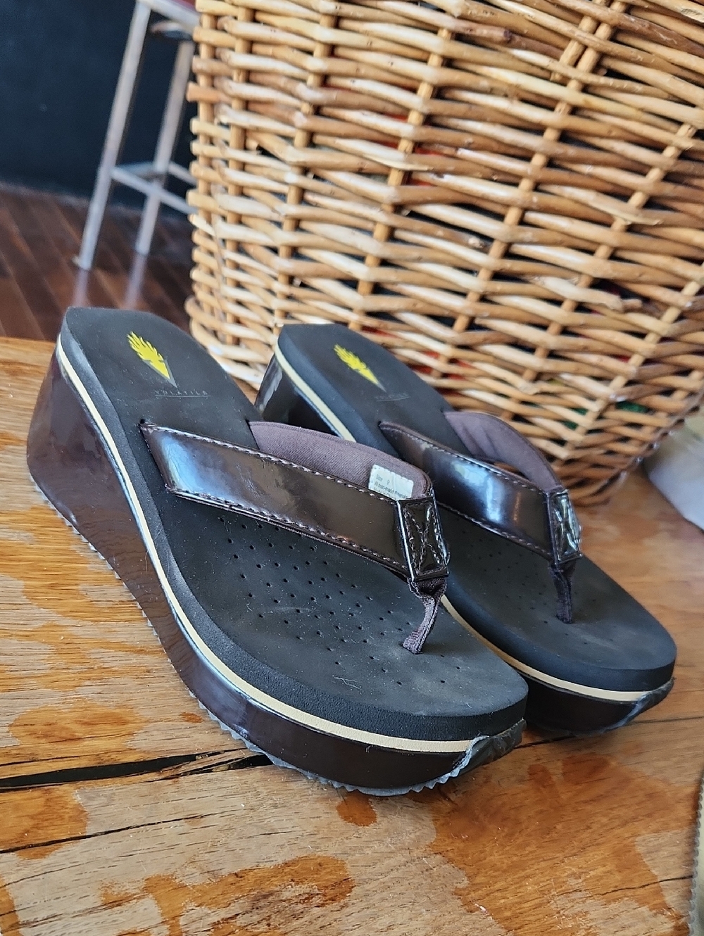 Volatile Brown Patent Faux Leather Thong Wedge Sandals Size 9